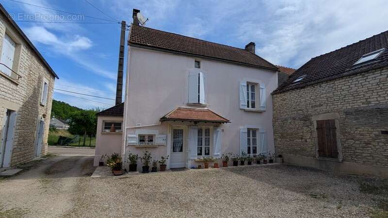 Maison 4 chambres, dépendances et double garage MASSANGIS (89) - photo 19