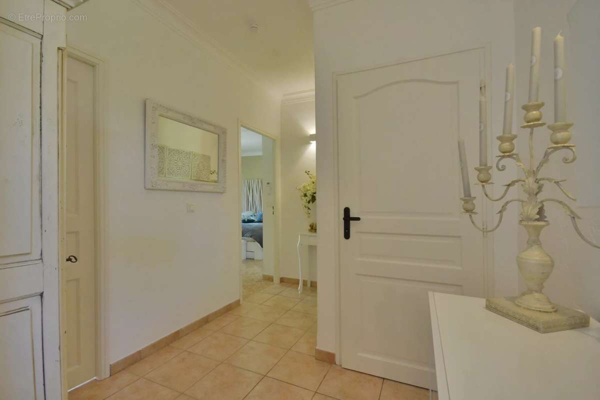 Maison à ROQUEFORT-LES-PINS