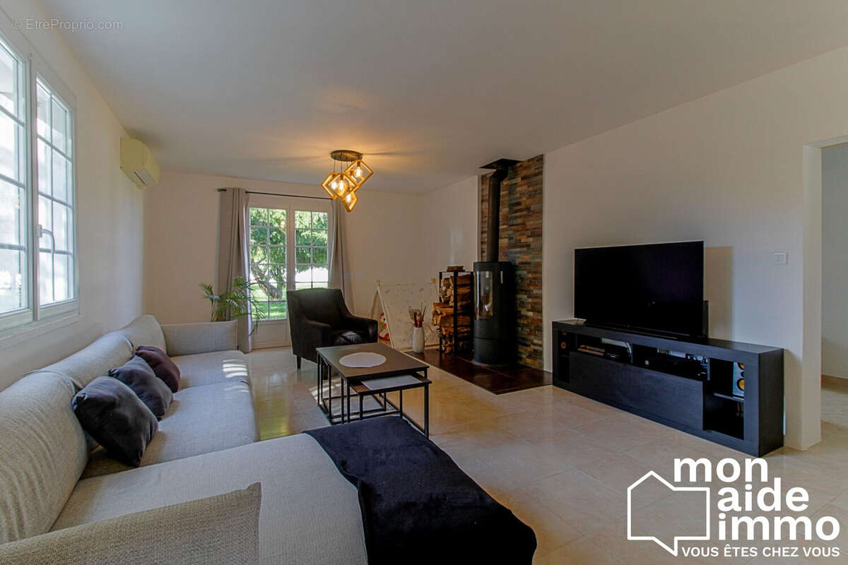 Maison à SAINT-MEDARD-D'AUNIS