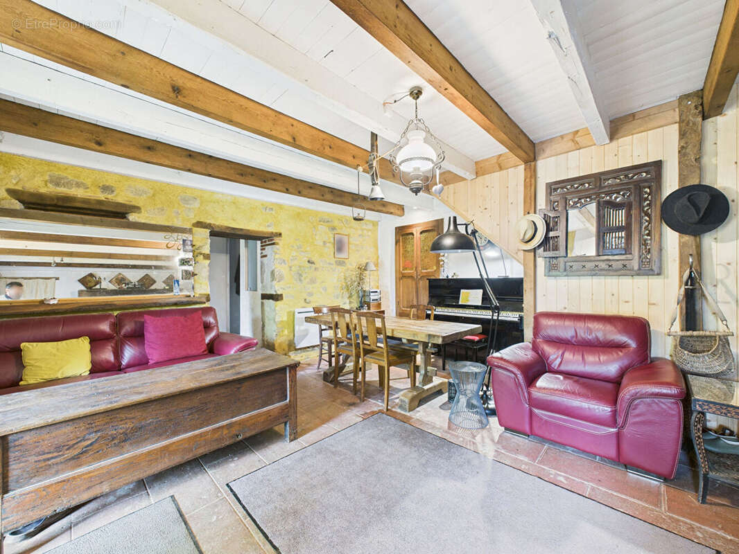 Maison à SAINT-MARCEL-EN-MARCILLAT