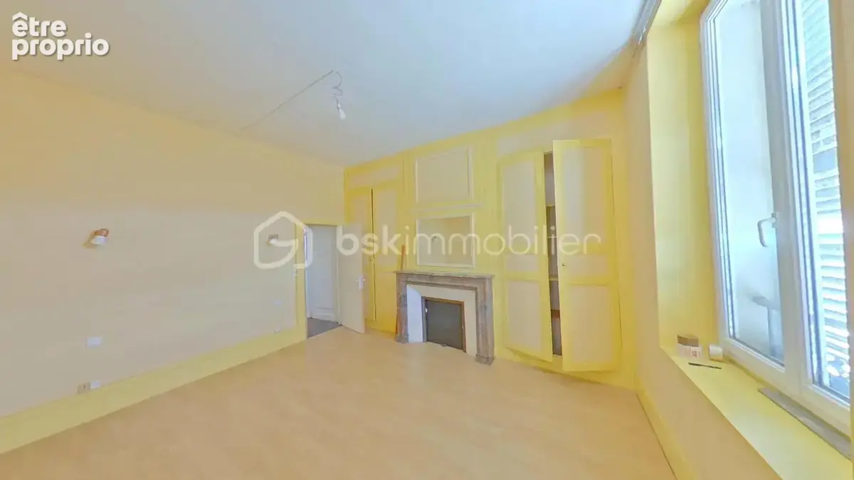 Maison de 269 m² comprenant trois logements avec un garage, une cave et une cour - photo 6