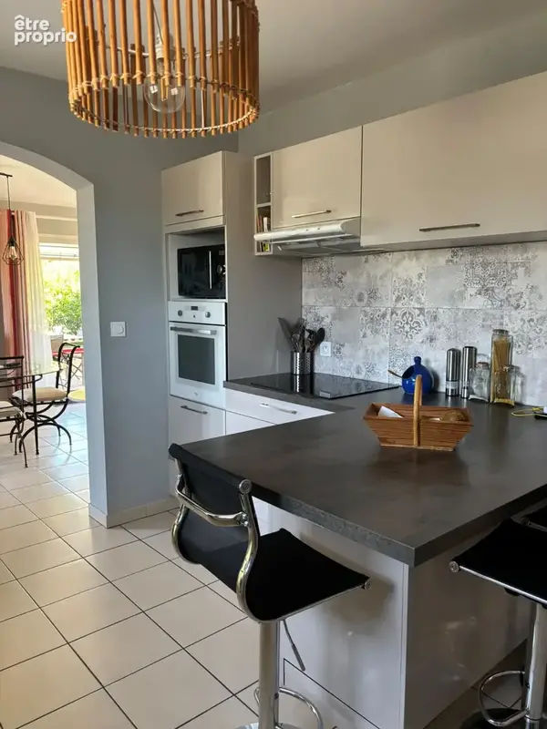 Maison familiale de 141 m2, 4 chambres avec dépendances et jardin arboré - photo 3