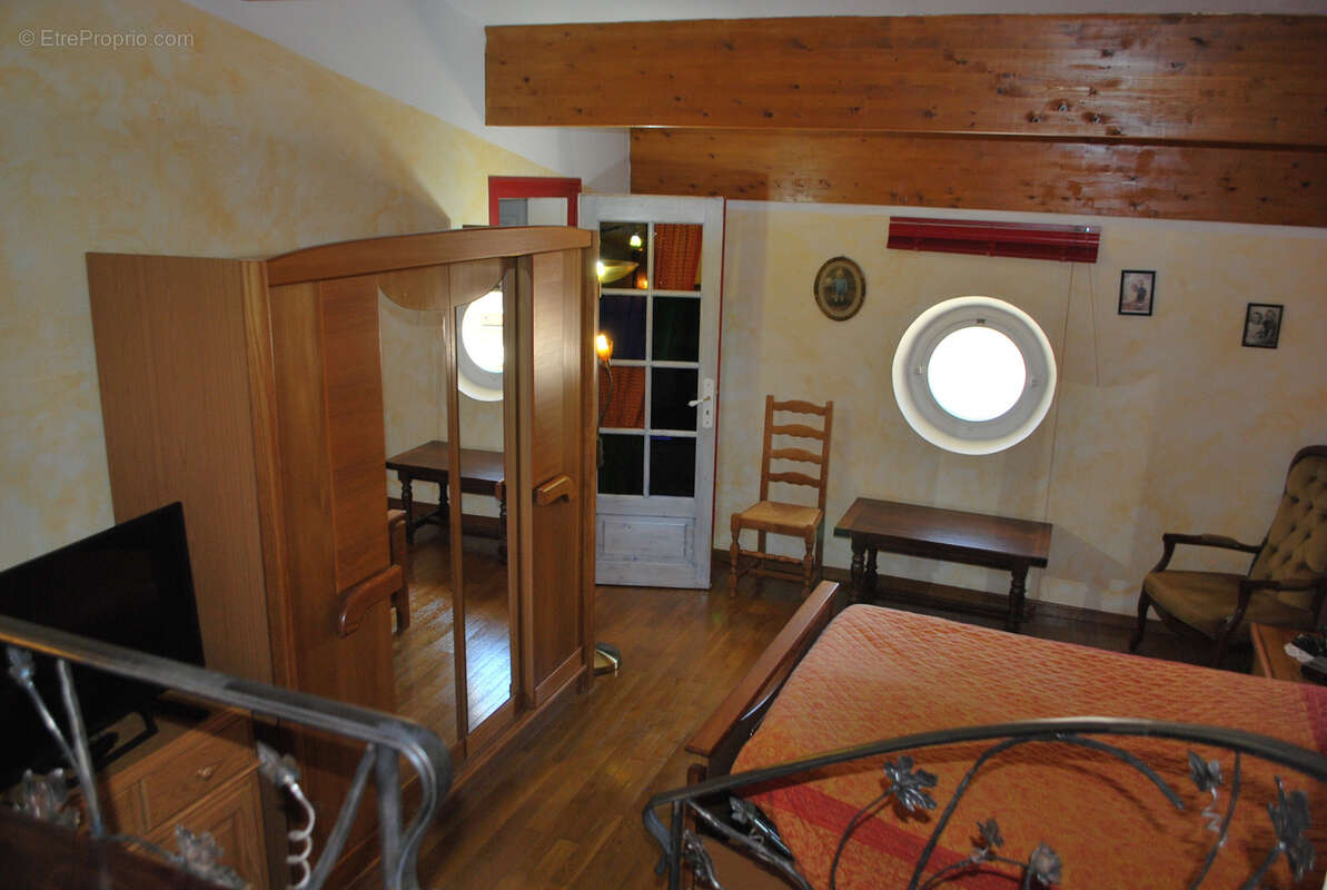 Appartement à SALERNES