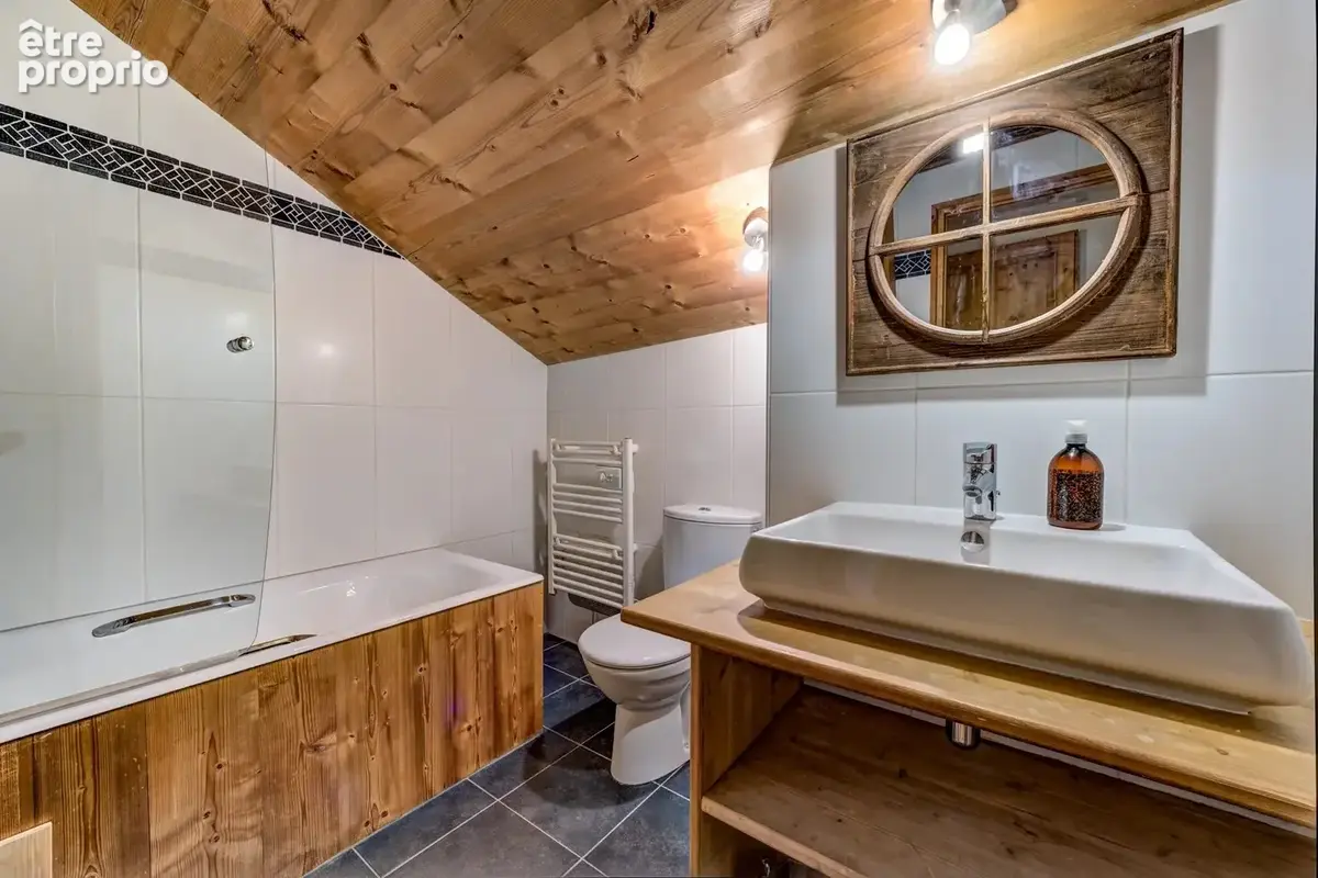 MORZINE – Chalet traditionnel de 7 chambres comprenant deux appartements indépendants - photo 13