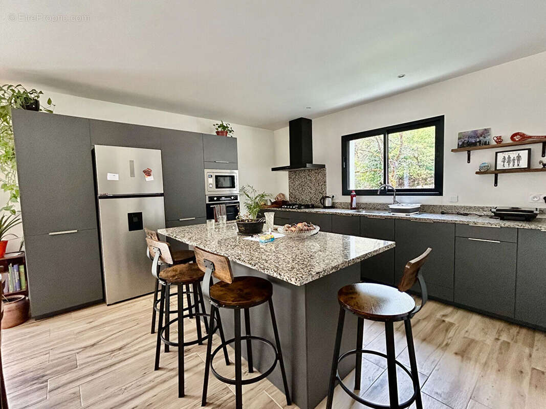 Maison à LAROQUE-DES-ARCS