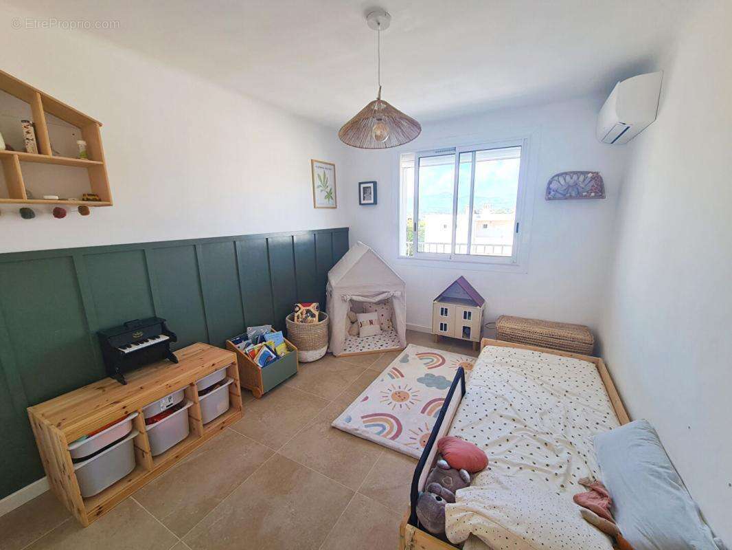 Appartement à SIX-FOURS-LES-PLAGES