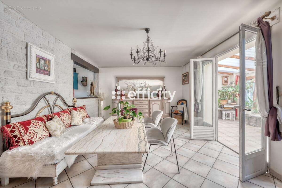 Maison à COMBS-LA-VILLE