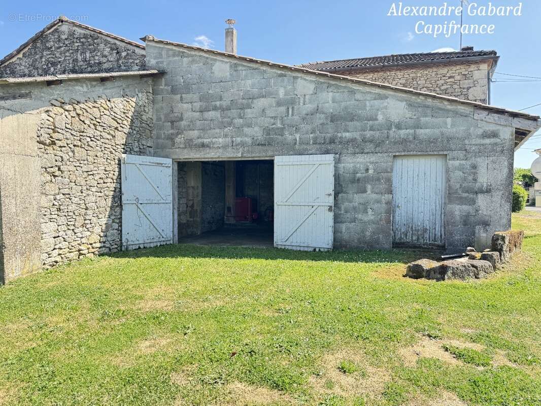 Maison en pierres - 3 chambres - Jardin - Dépendances et fort potentiel - photo 14