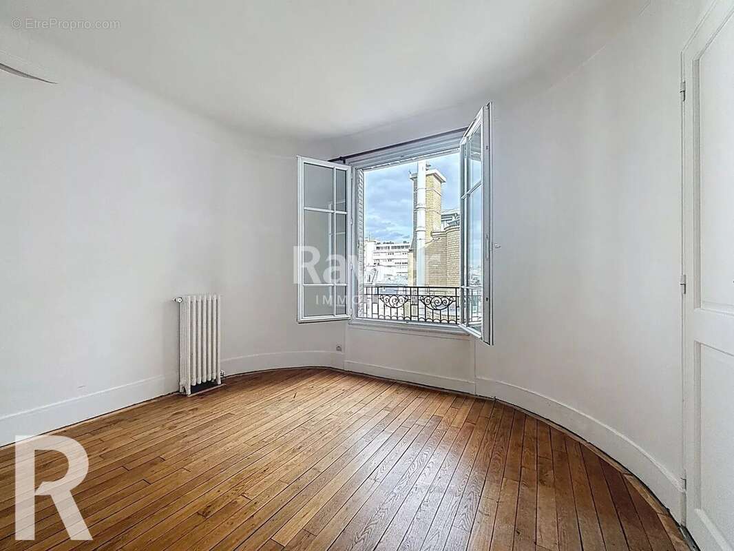 Appartement à PARIS-14E