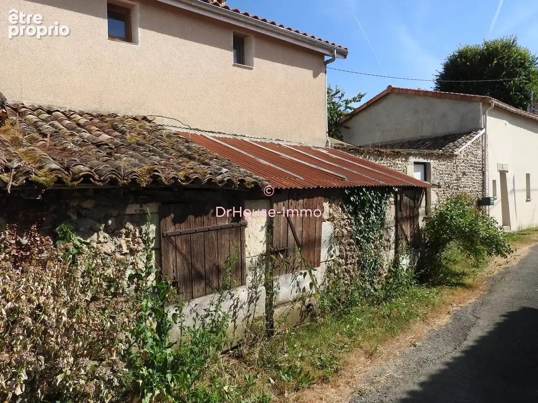 Maison 83 m² à Saint-Sauvant  - photo 4