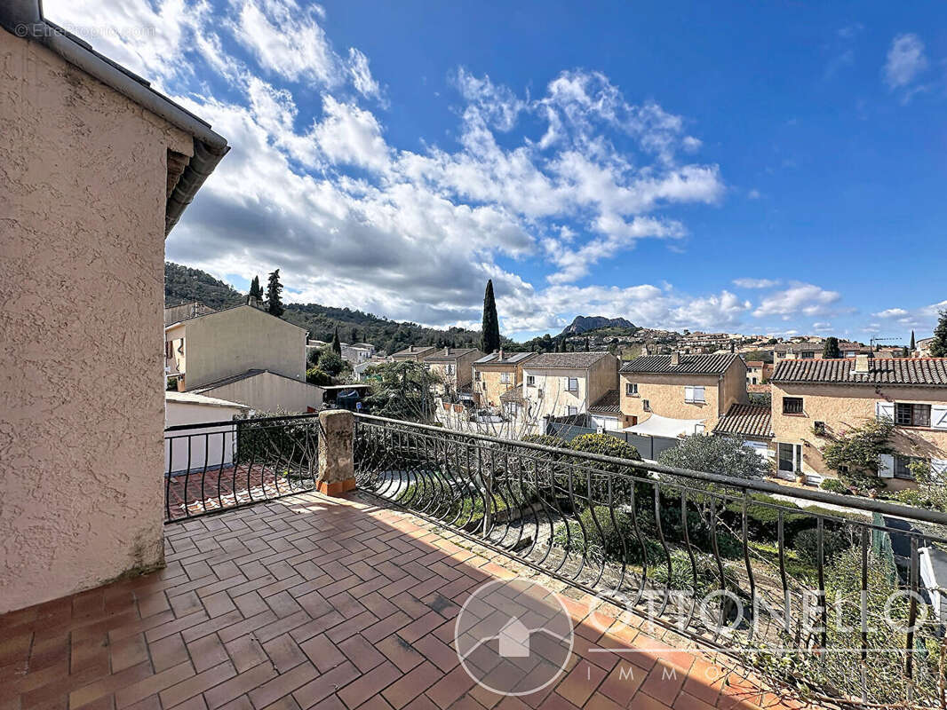 Maison à ROQUEBRUNE-SUR-ARGENS