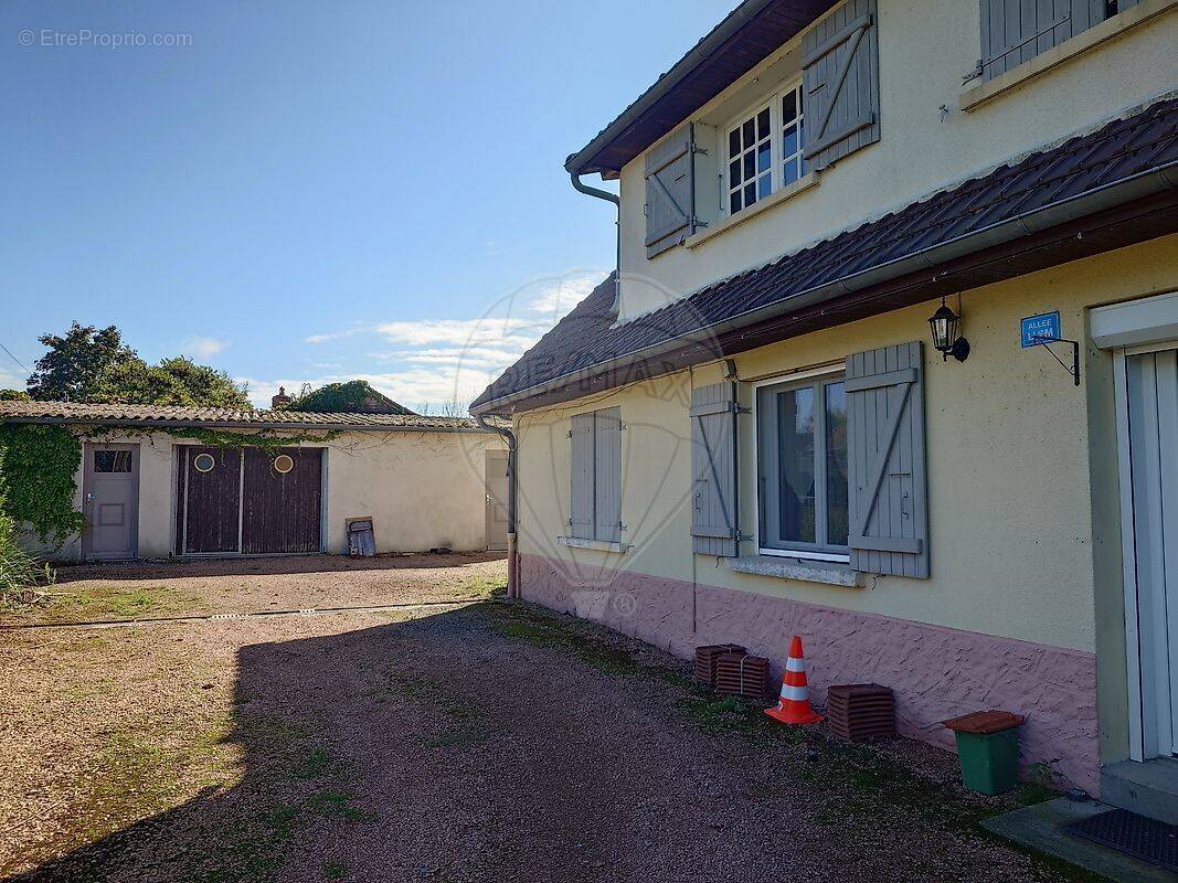 Maison à LA NOCLE-MAULAIX