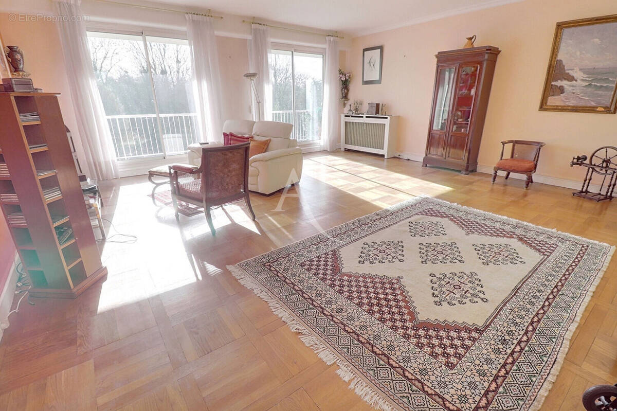 Appartement à LE MESNIL-LE-ROI