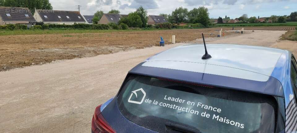 Terrain à SAINT-FOLQUIN