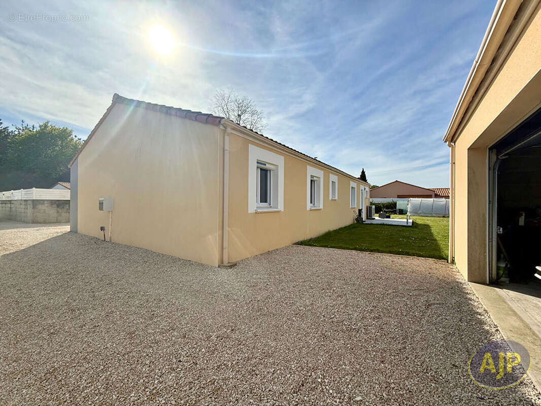 Maison à SAINT-LEGER-LES-VIGNES