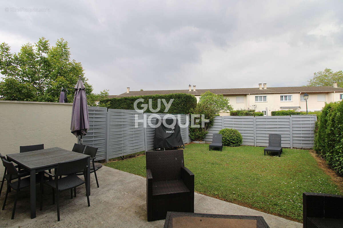 Maison à LESIGNY