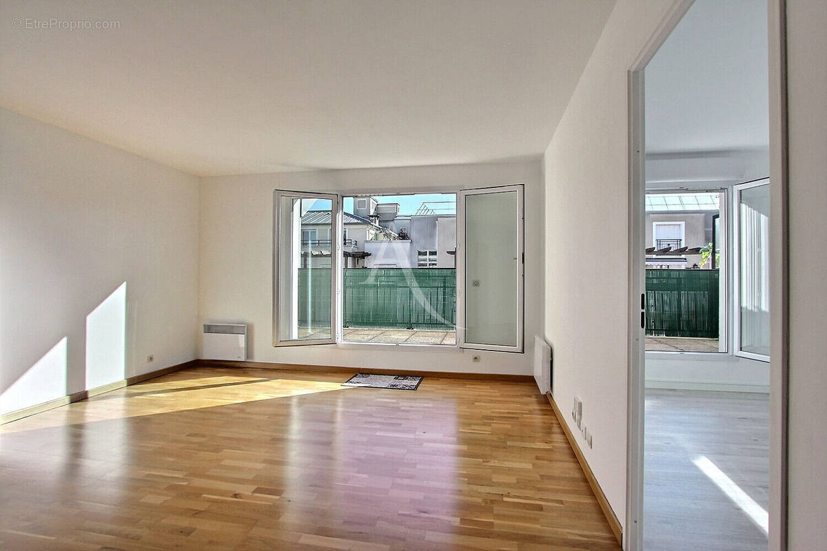 Appartement à VILLENEUVE-LA-GARENNE