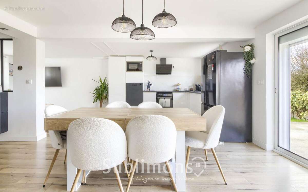 Maison à LA CHAPELLE-DES-MARAIS