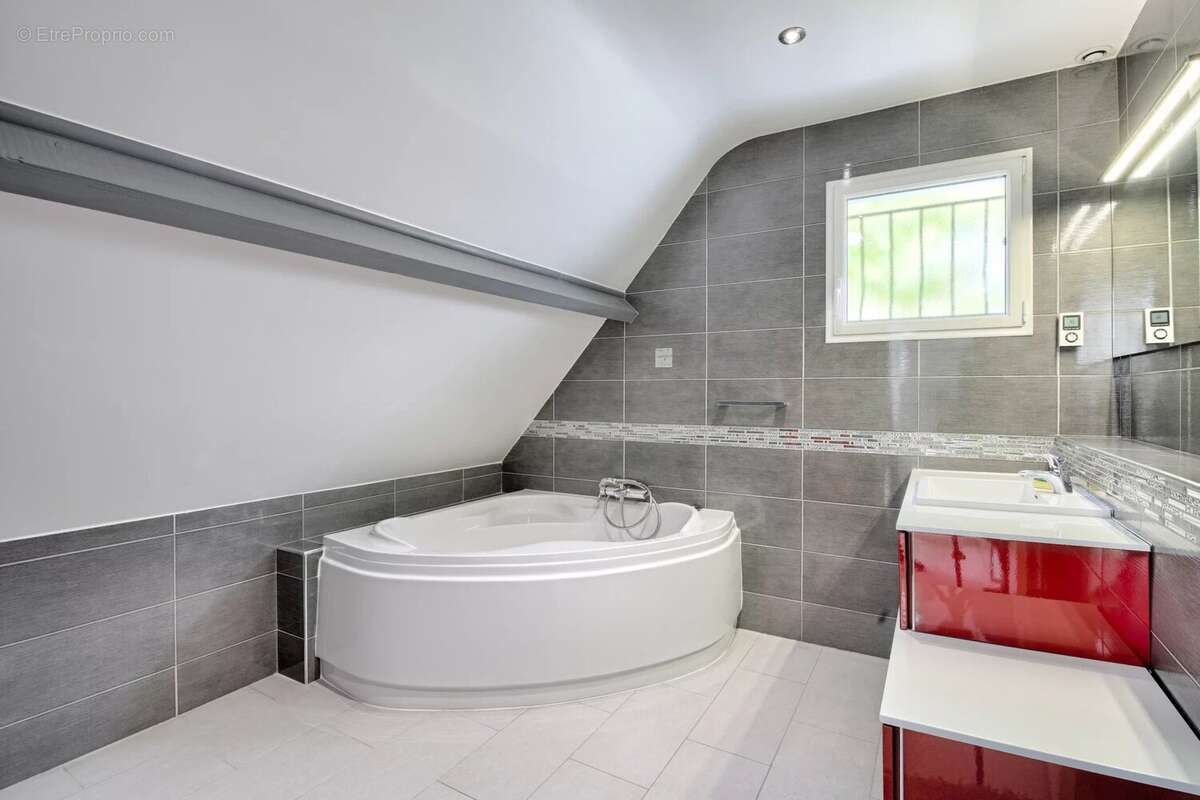 Maison à SAINT-MAUR-DES-FOSSES