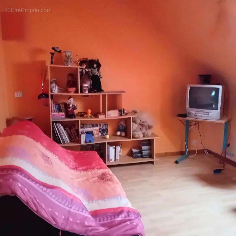 Maison à LES ECRENNES