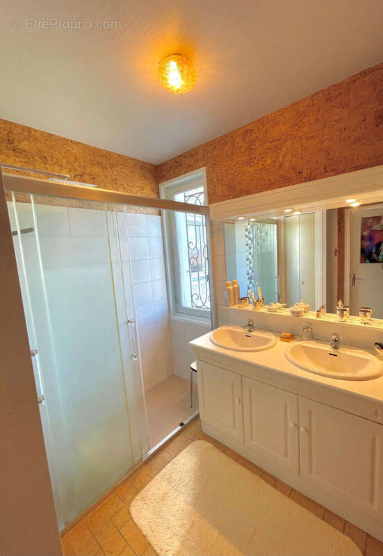 Maison à COMMELLE-VERNAY