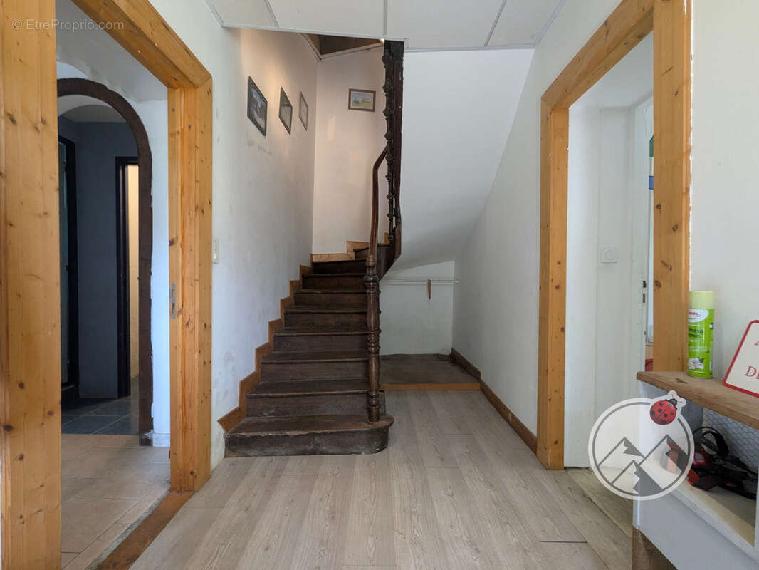 Bigourdane du XVIIIe · Entre Lourdes et Argelès-Gazost · 3 chambres · Terrain 985 m2 · Fort potentiel - photo 8