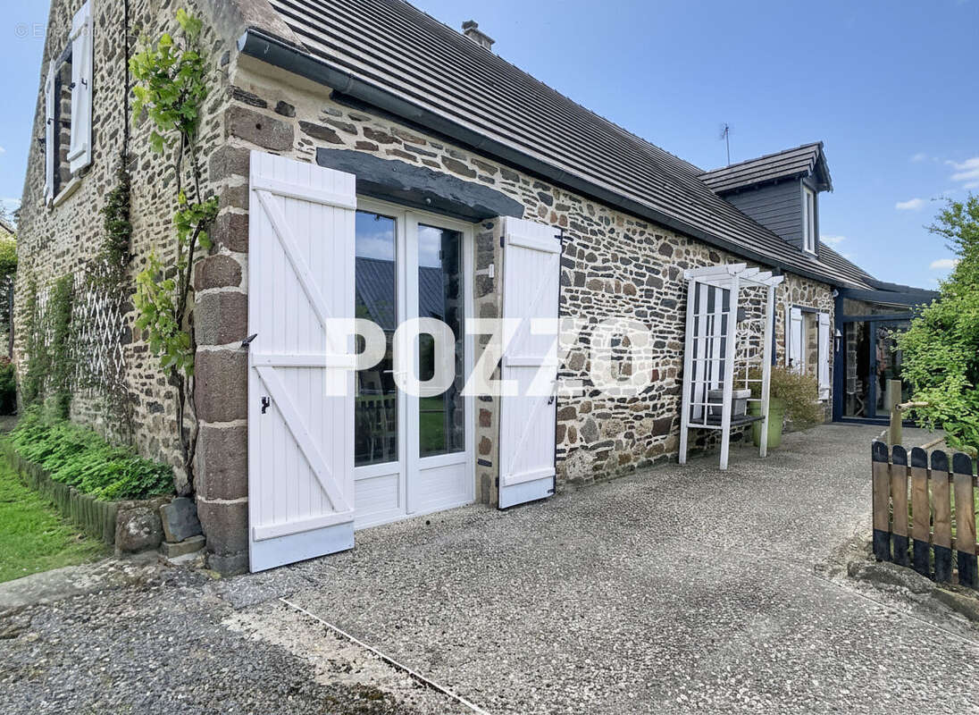 A Vendre - Saint Georges De Grehaigne - Maison 6 pièce(s) 149 m² - photo 2