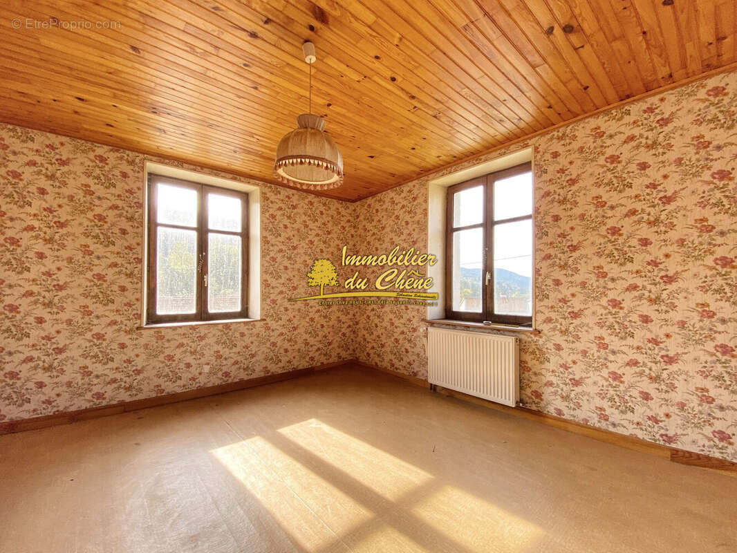 Maison 110 m² à Haut-Du-Them-Chateau-Lambert  - photo 4
