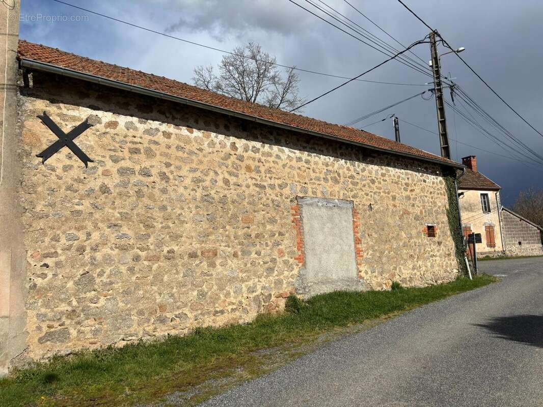 Photo 3 - Maison à LE MAYET-DE-MONTAGNE