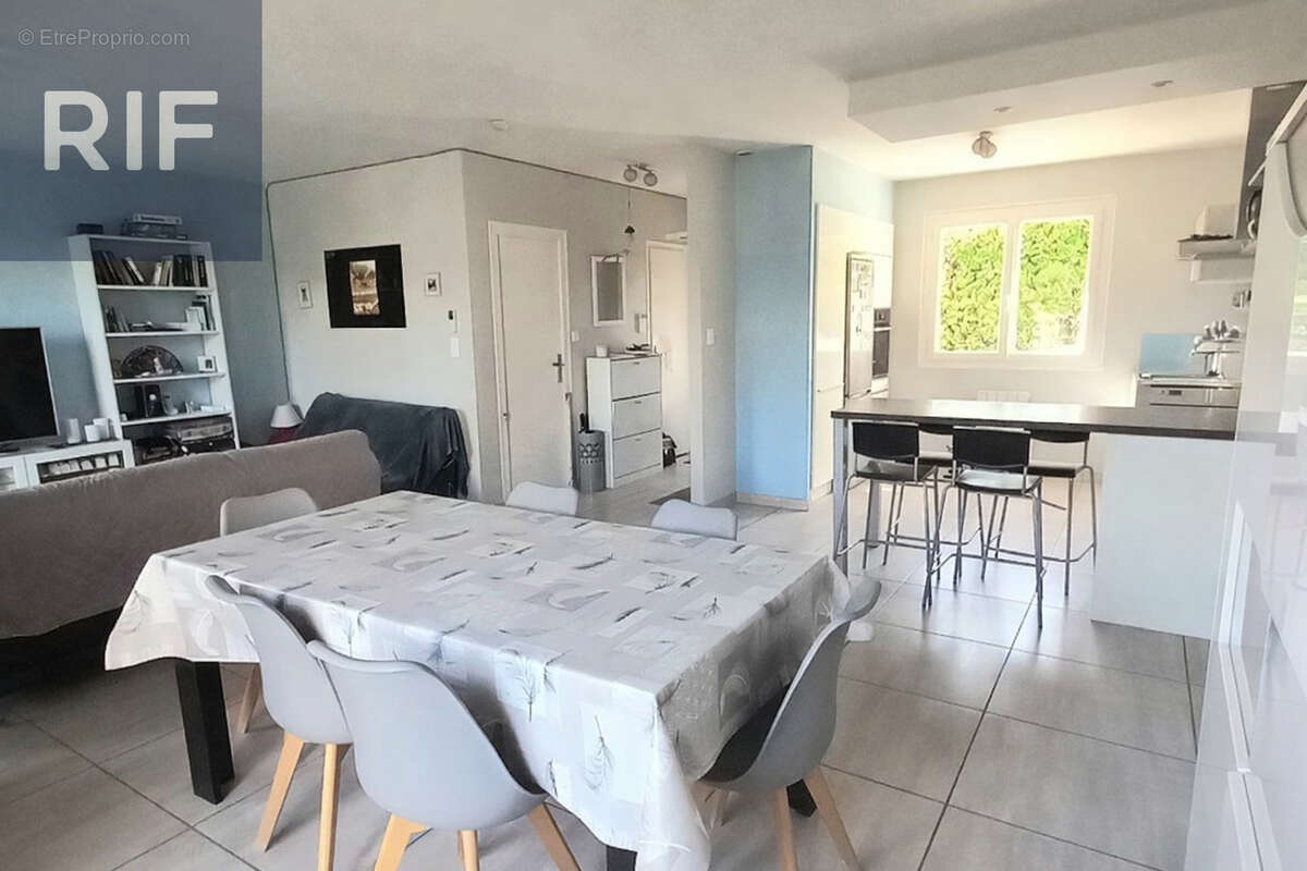 Maison à CHAVANOZ