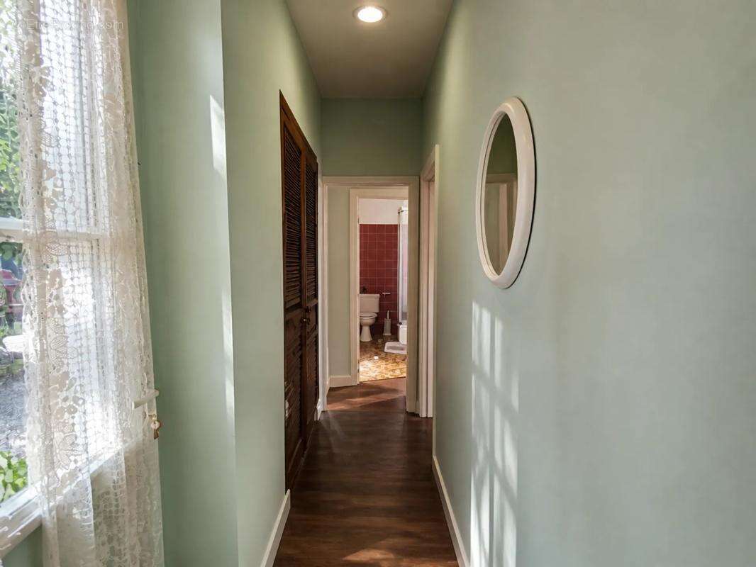 Maison en pierre avec étang et vastes dépendances - photo 28