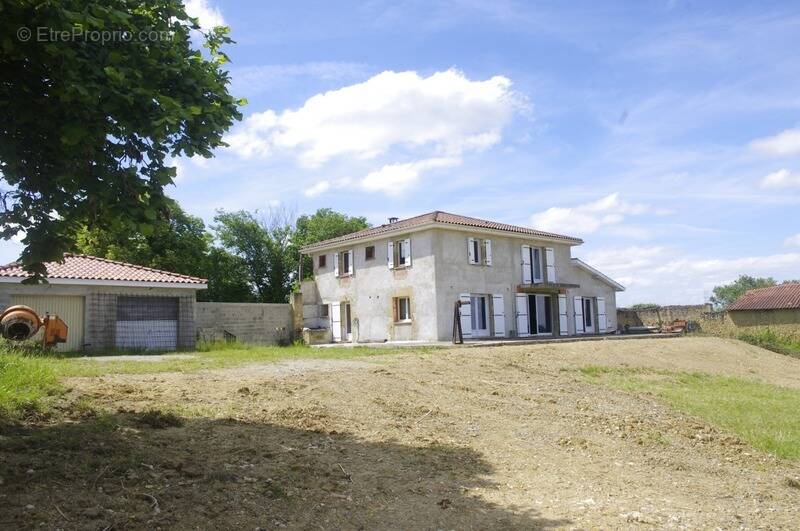 Maison à PEYRUSSE-VIEILLE