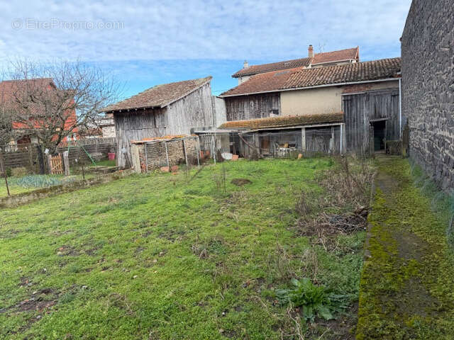 Maison à MARINGUES