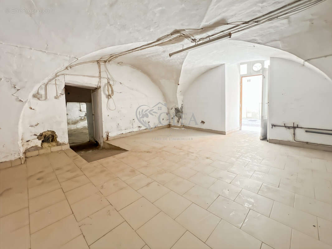 Appartement 117 m² à Saint-Quentin-La-Poterie  - photo 8