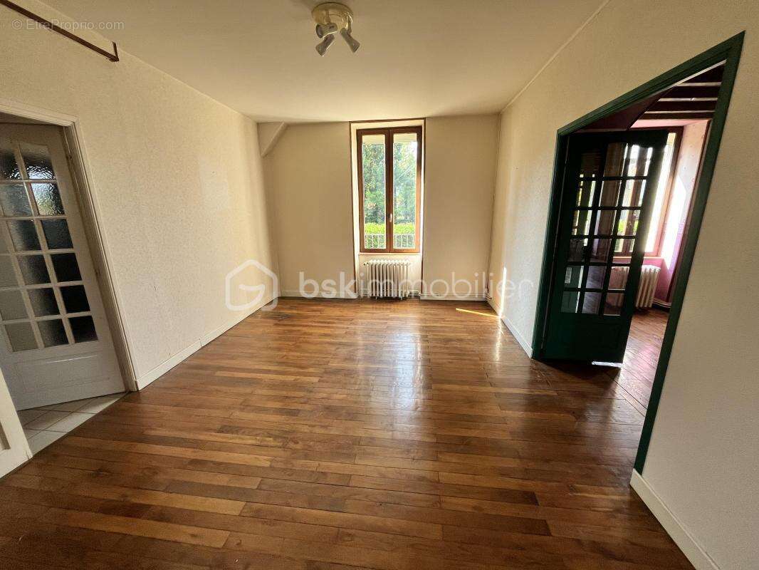 Maison à LA CHAPELLE-MONTLINARD