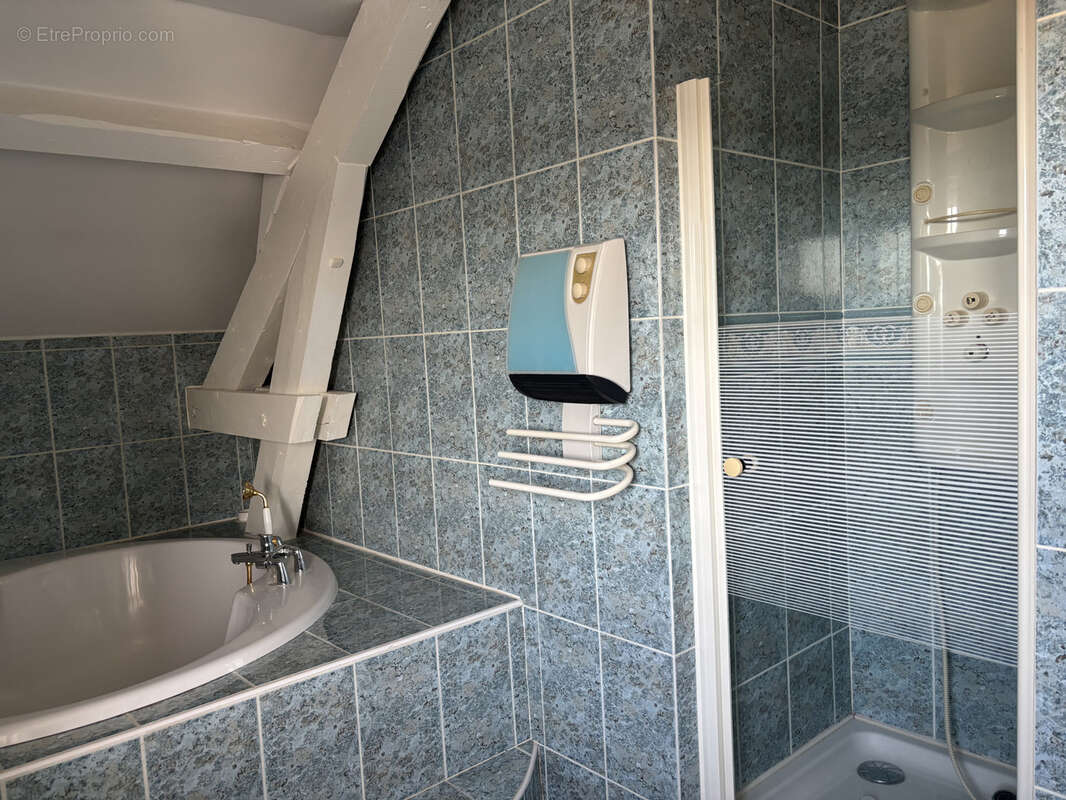 Maison à LE MAYET-DE-MONTAGNE