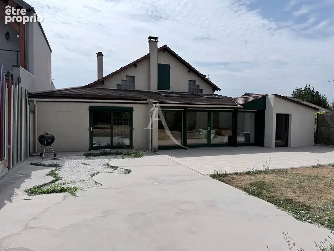À vendre - Chelles : maison de caractère où l'ancien rencontre le contemporain - photo 9