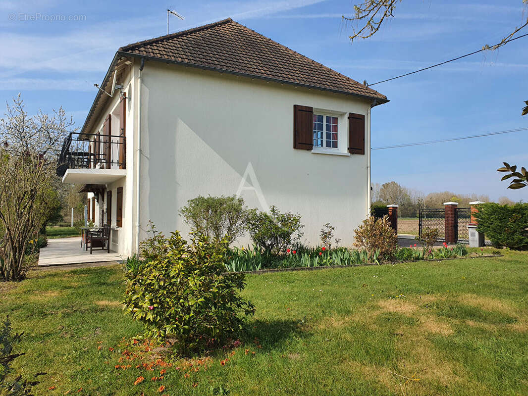 Maison à NOYERS-SUR-CHER