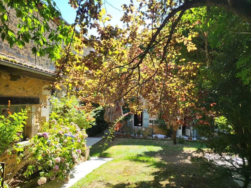Maison de Maitre au riche passé - photo 16
