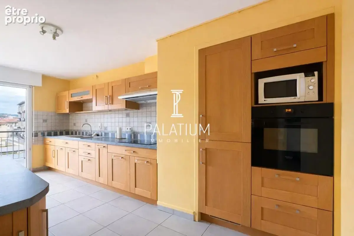 Spacieux appartement traversant trois pièces - photo 5