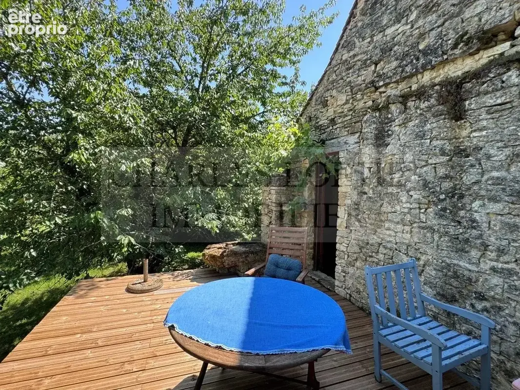 Charmante maison de village en pierre avec terrain arboré de 2400 m² - photo 4