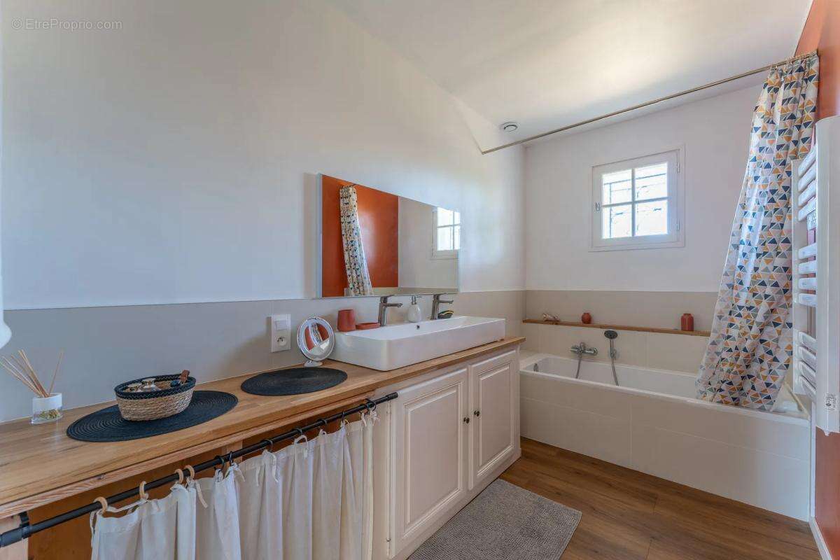 Maison à SAINT-MARTIN-DU-BOIS