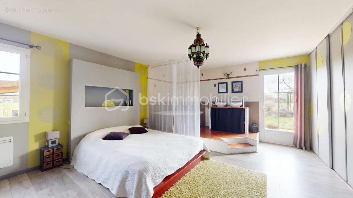 Maison à SAVIGNY-EN-SEPTAINE