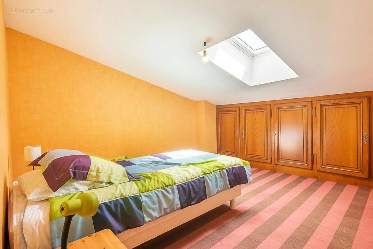 Maison 228 m² à La Lande-De-Fronsac  - photo 9