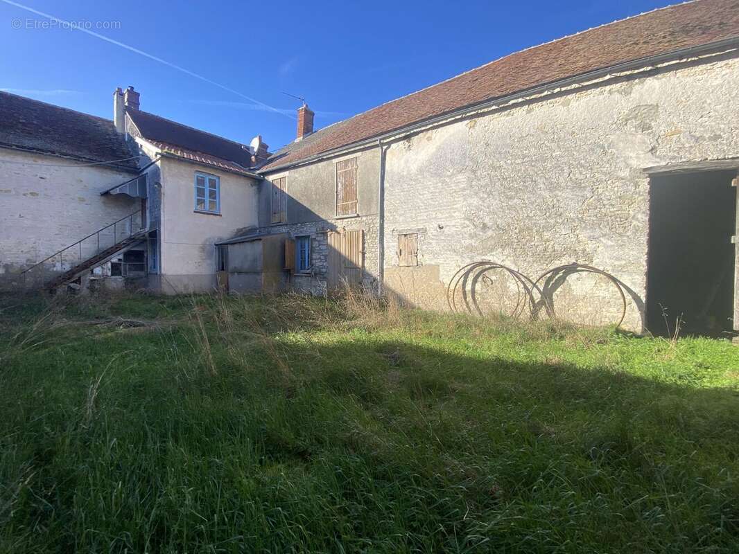 Maison à BRIARRES-SUR-ESSONNE