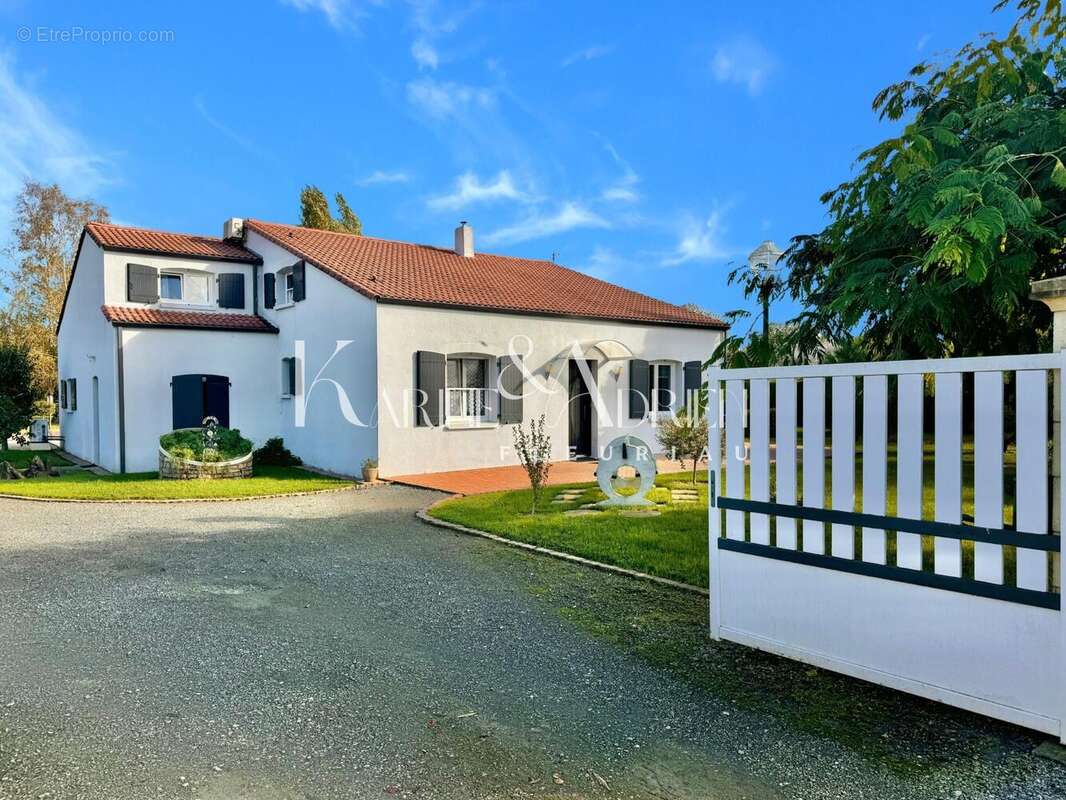 Photo 2 - Maison à FONTENAY-LE-COMTE