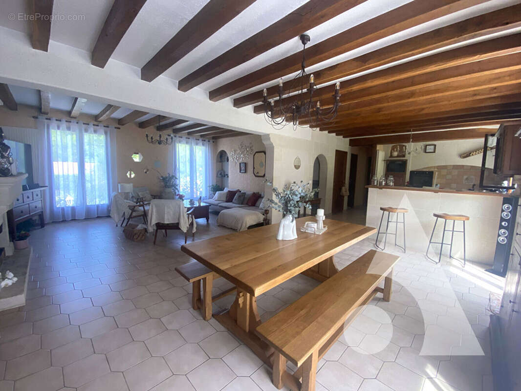 Maison en pierres dans la valle de l'automne / 6 chambres / sous sol total - photo 2