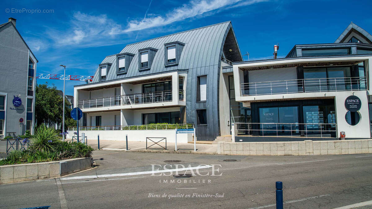 Face à la mer, au centre-ville de Concarneau - grand 2 pièces avec terrasse, parking et cave - photo 11