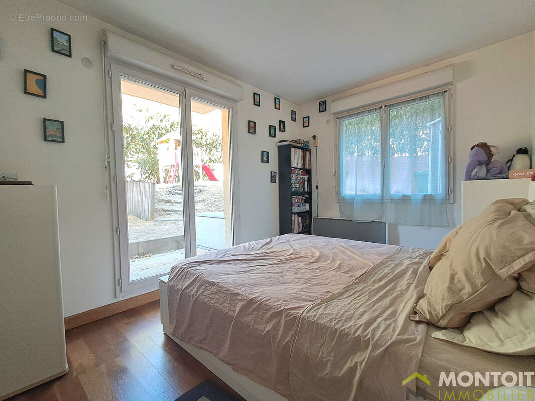 Appartement 69m2 - 2 chambres - jardin terrasse 190m2 - parking - transports et commodites - photo 10