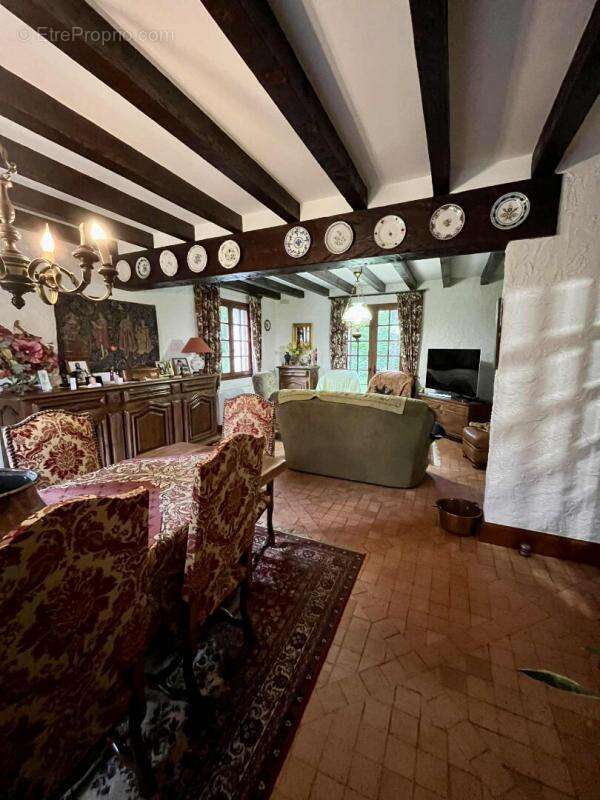 Maison à NOTRE-DAME-DE-SANILHAC